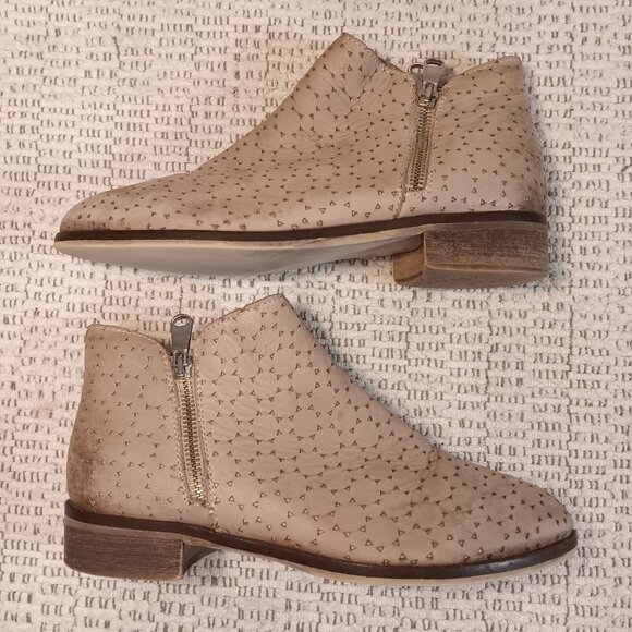 Bata women's tan beige leather laser cut out double zipper ankle boots sz 6.5 US - Picture 5 of 13